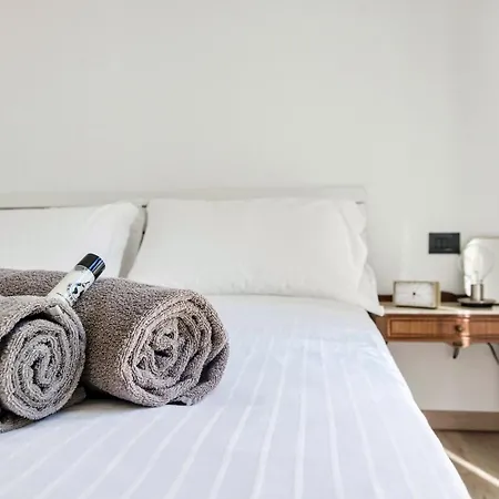 Silvia House - The House Of Travelers Apartment *