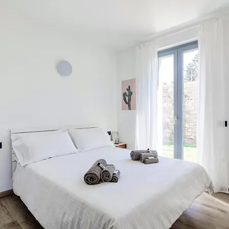 Silvia House - The House Of Travelers Apartment