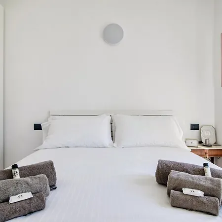 Silvia House - The House Of Travelers Apartment